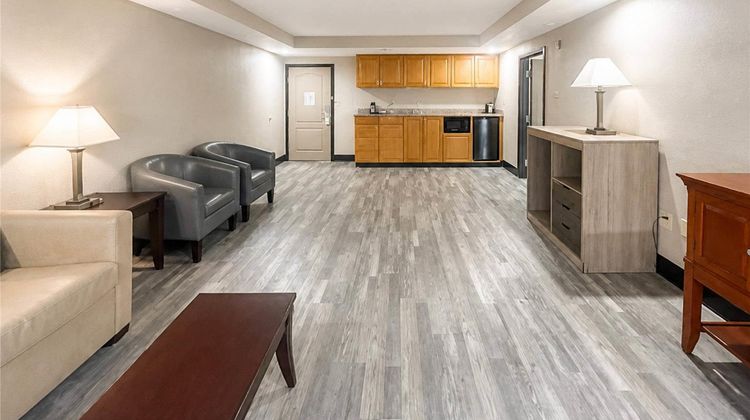 Country Inn & Suites Pensacola West Suite