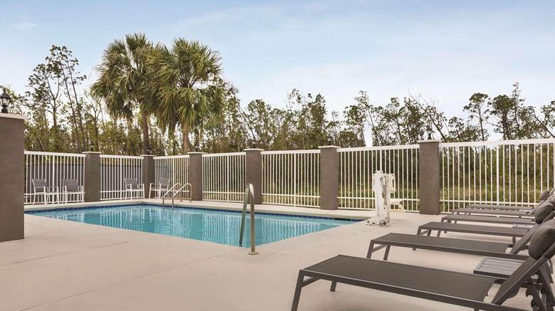 <b>Country Inn & Suites Panama City Pool</b>. Images powered by <a href="https://iceportal.shijigroup.com/" title="IcePortal" target="_blank">IcePortal</a>.