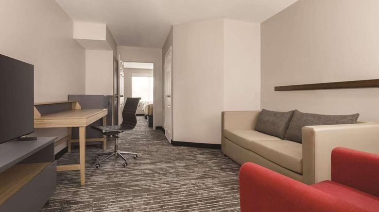 <b>Country Inn & Suites Panama City Suite</b>. Images powered by <a href="https://iceportal.shijigroup.com/" title="IcePortal" target="_blank">IcePortal</a>.