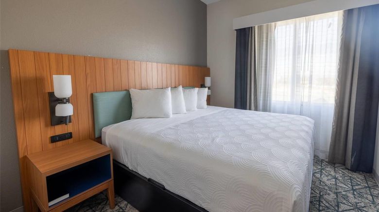 <b>Country Inn & Suites St. Petersburg, FL Suite</b>. Images powered by <a href="https://iceportal.shijigroup.com/" title="IcePortal" target="_blank">IcePortal</a>.