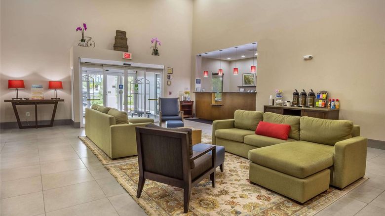 <b>Country Inn & Suites St. Petersburg, FL Lobby</b>. Images powered by <a href="https://iceportal.shijigroup.com/" title="IcePortal" target="_blank">IcePortal</a>.