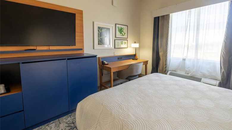 <b>Country Inn & Suites St. Petersburg, FL Room</b>. Images powered by <a href="https://iceportal.shijigroup.com/" title="IcePortal" target="_blank">IcePortal</a>.