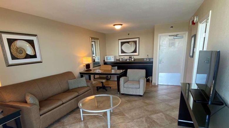 <b>Radisson Suite Hotel Oceanfront Suite</b>. Images powered by <a href="https://iceportal.shijigroup.com/" title="IcePortal" target="_blank">IcePortal</a>.