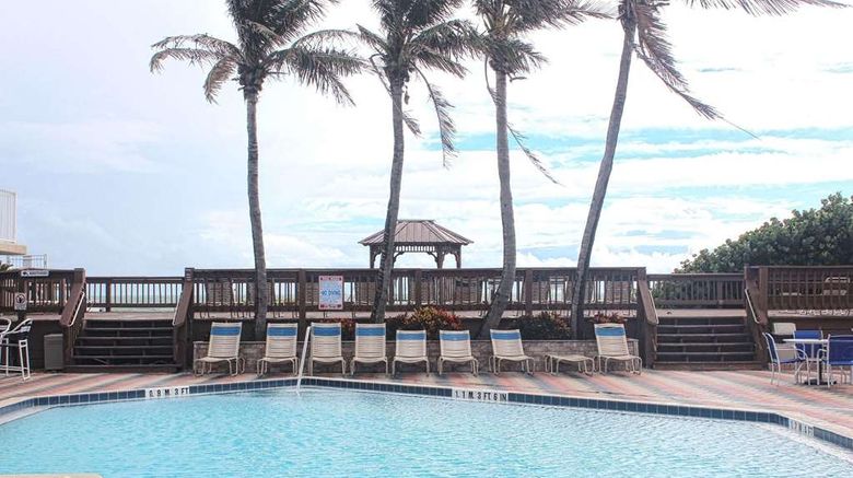 <b>Radisson Suite Hotel Oceanfront Pool</b>. Images powered by <a href="https://iceportal.shijigroup.com/" title="IcePortal" target="_blank">IcePortal</a>.