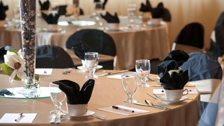 <b>Radisson Suite Hotel Oceanfront Meeting</b>. Images powered by <a href="https://iceportal.shijigroup.com/" title="IcePortal" target="_blank">IcePortal</a>.