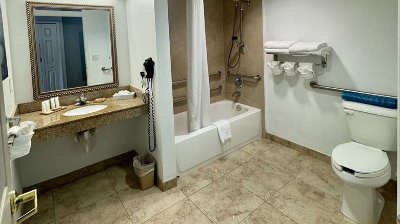 <b>Country Inn & Suites Port Charlotte Room</b>. Images powered by <a href="https://iceportal.shijigroup.com/" title="IcePortal" target="_blank">IcePortal</a>.