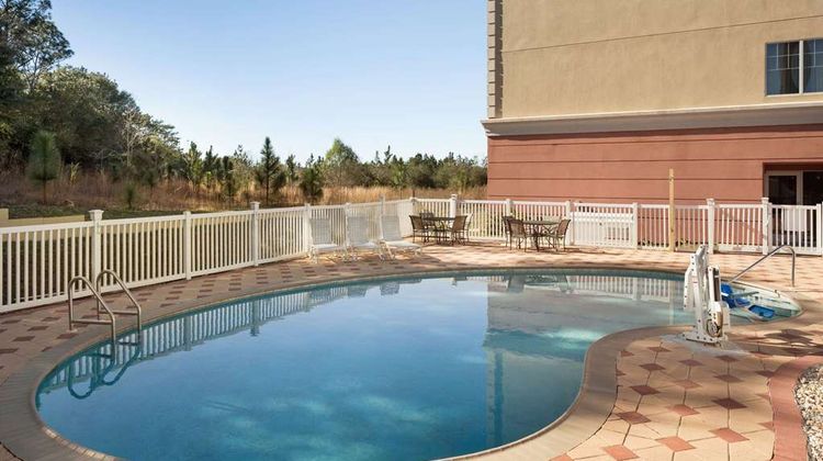 Country Inn & Suites Crestview Pool