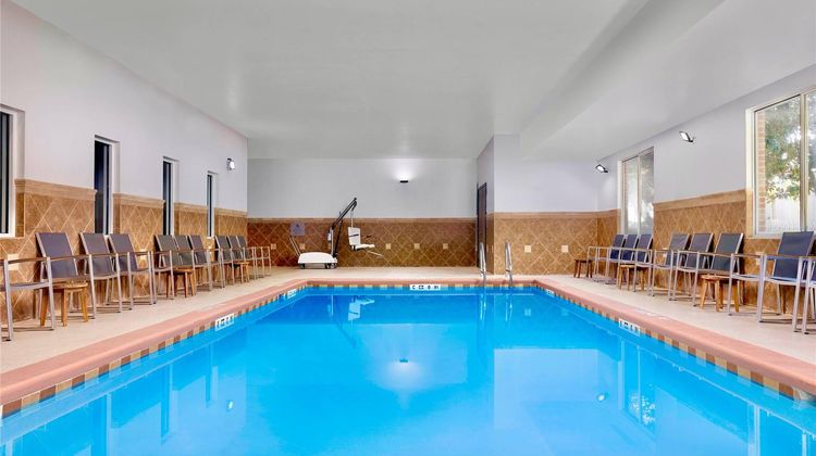 Country Inn & Suites Gainesville Pool