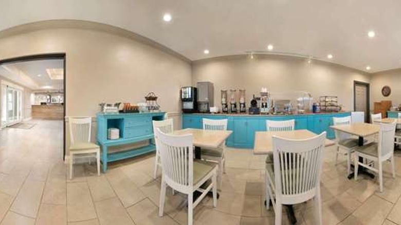 <b>Country Inn & Suites Tampa Airport North Restaurant</b>. Images powered by <a href="https://iceportal.shijigroup.com/" title="IcePortal" target="_blank">IcePortal</a>.