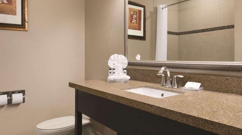 <b>Country Inn & Suites Tampa Airport North Room</b>. Images powered by <a href="https://iceportal.shijigroup.com/" title="IcePortal" target="_blank">IcePortal</a>.