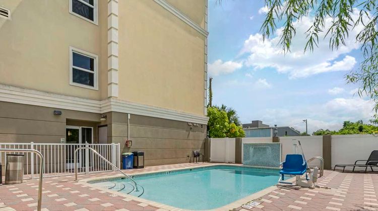 Country Inn & Suites Tampa Airport North Pool