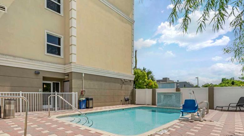 <b>Country Inn & Suites Tampa Airport North Pool</b>. Images powered by <a href="https://iceportal.shijigroup.com/" title="IcePortal" target="_blank">IcePortal</a>.