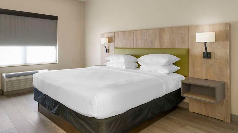 <b>Country Inn & Suites Tampa Airport North Room</b>. Images powered by <a href="https://iceportal.shijigroup.com/" title="IcePortal" target="_blank">IcePortal</a>.
