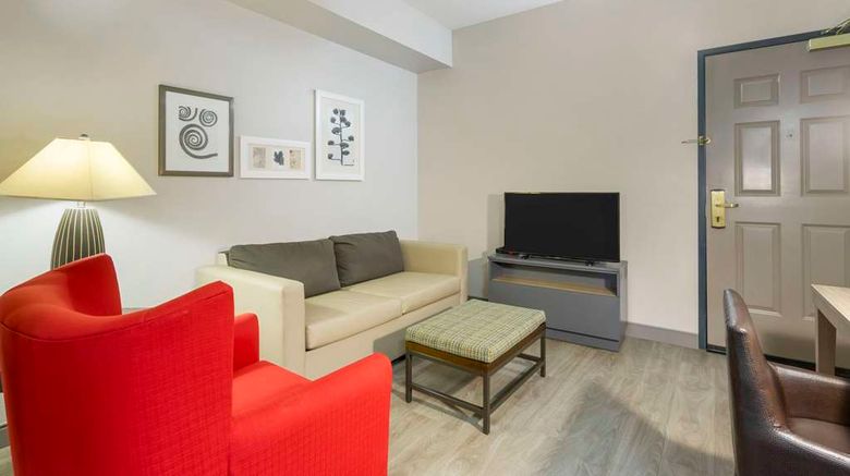 <b>Country Inn & Suites Tampa Airport North Suite</b>. Images powered by <a href="https://iceportal.shijigroup.com/" title="IcePortal" target="_blank">IcePortal</a>.