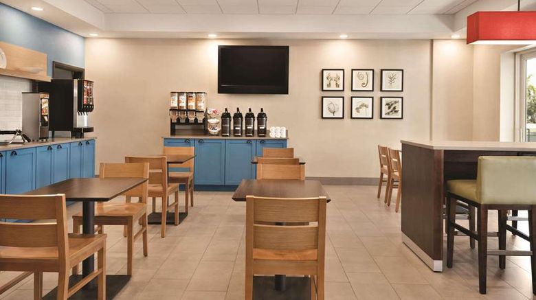 <b>Country Inn & Suites by Radisson Restaurant</b>. Images powered by <a href="https://iceportal.shijigroup.com/" title="IcePortal" target="_blank">IcePortal</a>.