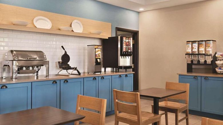 <b>Country Inn & Suites by Radisson Restaurant</b>. Images powered by <a href="https://iceportal.shijigroup.com/" title="IcePortal" target="_blank">IcePortal</a>.