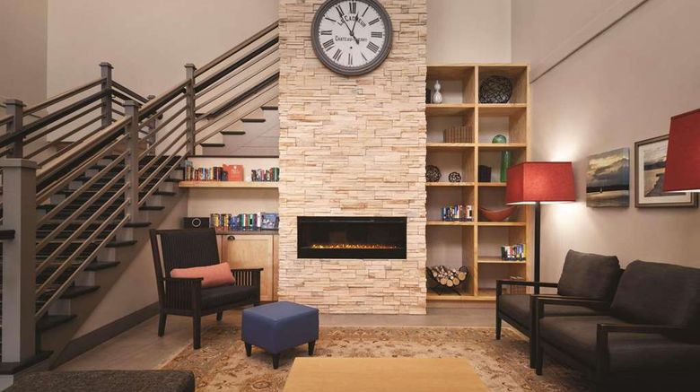 <b>Country Inn & Suites by Radisson Lobby</b>. Images powered by <a href="https://iceportal.shijigroup.com/" title="IcePortal" target="_blank">IcePortal</a>.