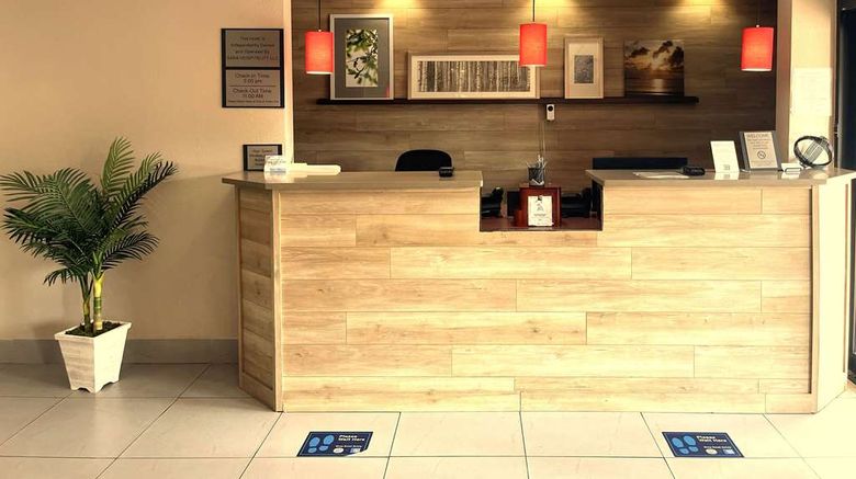 <b>Country Inn & Suites Midway Lobby</b>. Images powered by <a href="https://iceportal.shijigroup.com/" title="IcePortal" target="_blank">IcePortal</a>.