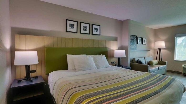 <b>Country Inn & Suites Savannah Gateway Suite</b>. Images powered by <a href="https://iceportal.shijigroup.com/" title="IcePortal" target="_blank">IcePortal</a>.