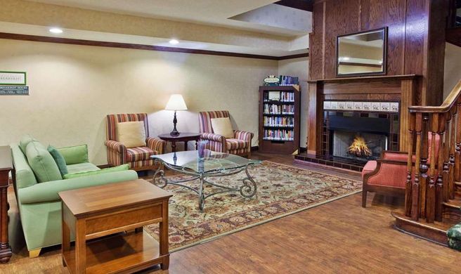 Country Inn & Suites Hiram Lobby