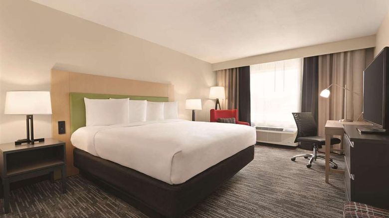 <b>Country Inn & Suites Savannah Midtown Room</b>. Images powered by <a href="https://iceportal.shijigroup.com/" title="IcePortal" target="_blank">IcePortal</a>.