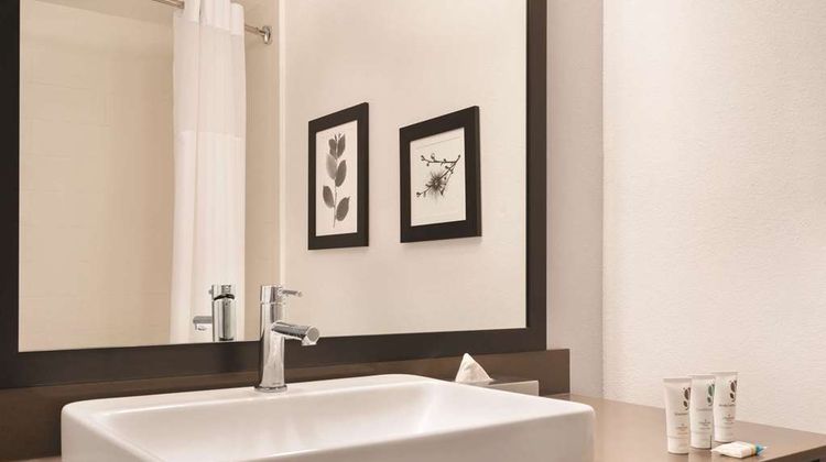 Country Inn & Suites Savannah Midtown Room