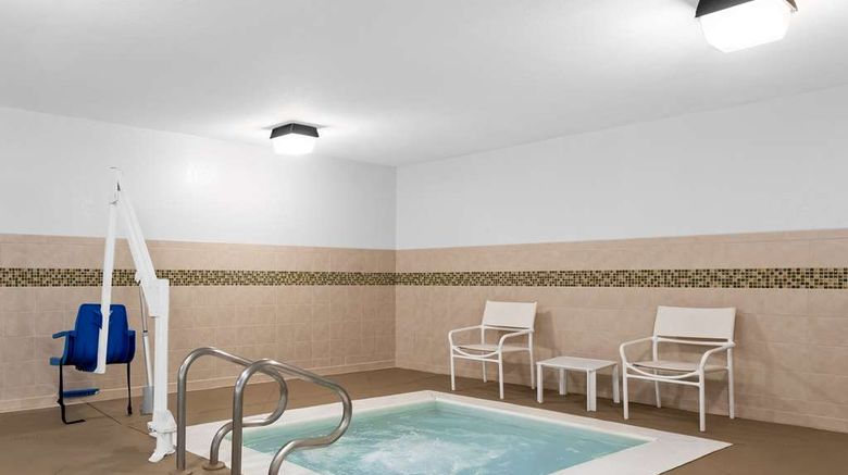 <b>Country Inn & Suites Macon North Pool</b>. Images powered by <a href="https://iceportal.shijigroup.com/" title="IcePortal" target="_blank">IcePortal</a>.