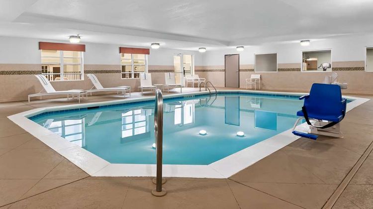 Country Inn & Suites Macon North Pool