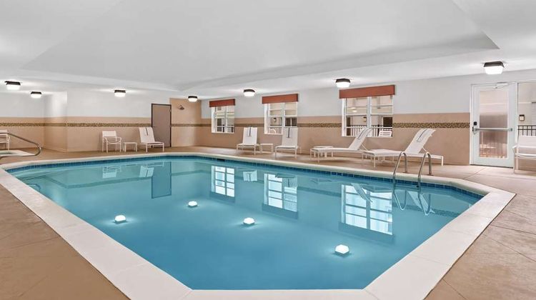 Country Inn & Suites Macon North Pool