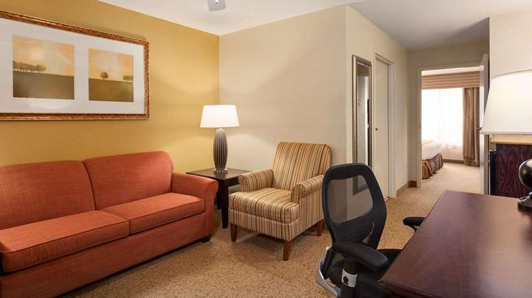 Country Inn & Suites Savannah I-95 North Suite