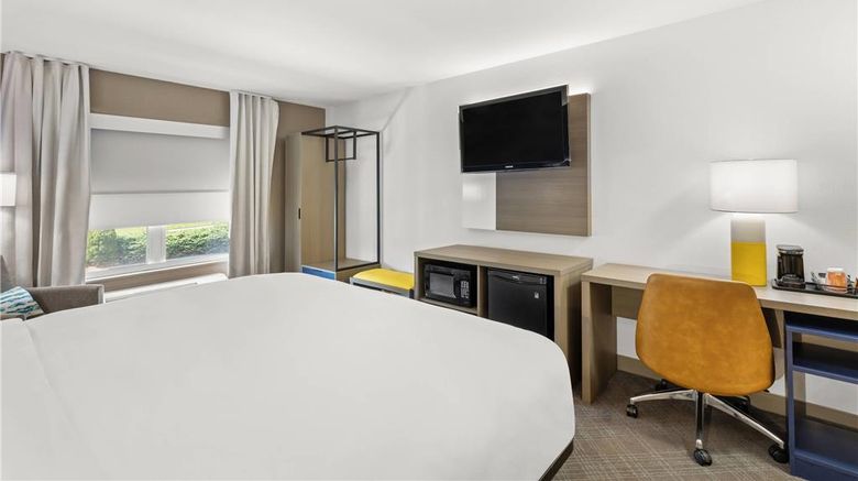 <b>Comfort Inn & Suites Rome South Room</b>. Images powered by <a href="https://iceportal.shijigroup.com/" title="IcePortal" target="_blank">IcePortal</a>.