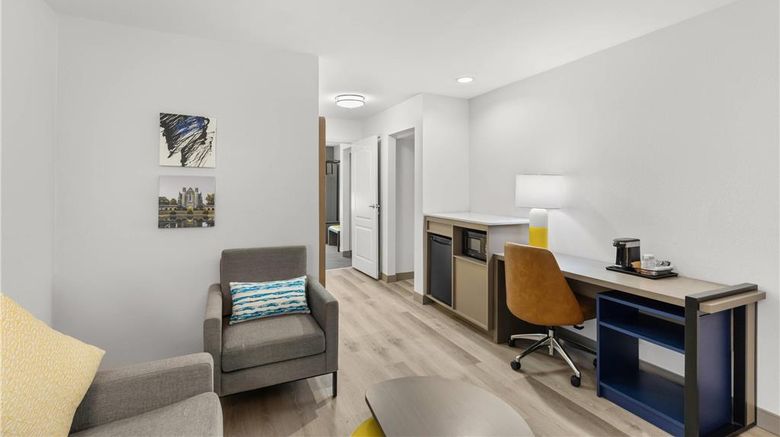 <b>Comfort Inn & Suites Rome South Suite</b>. Images powered by <a href="https://iceportal.shijigroup.com/" title="IcePortal" target="_blank">IcePortal</a>.