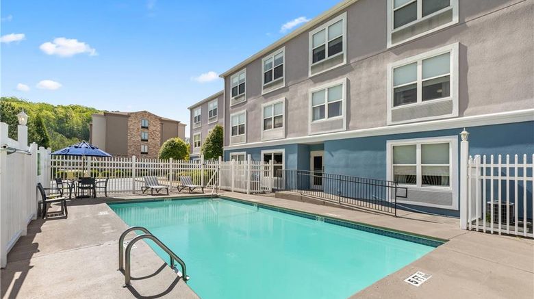 <b>Comfort Inn & Suites Rome South Pool</b>. Images powered by <a href="https://iceportal.shijigroup.com/" title="IcePortal" target="_blank">IcePortal</a>.