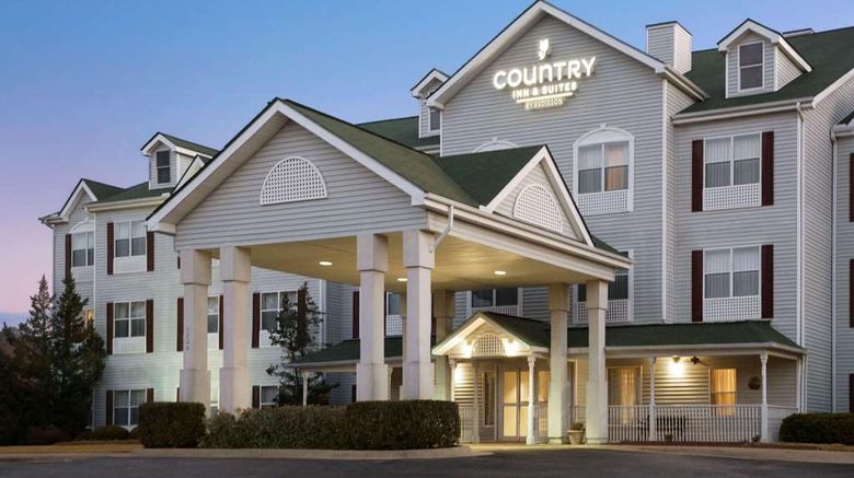 <b>Country Inn & Suites Columbus Exterior</b>. Images powered by <a href="https://iceportal.shijigroup.com/" title="IcePortal" target="_blank">IcePortal</a>.