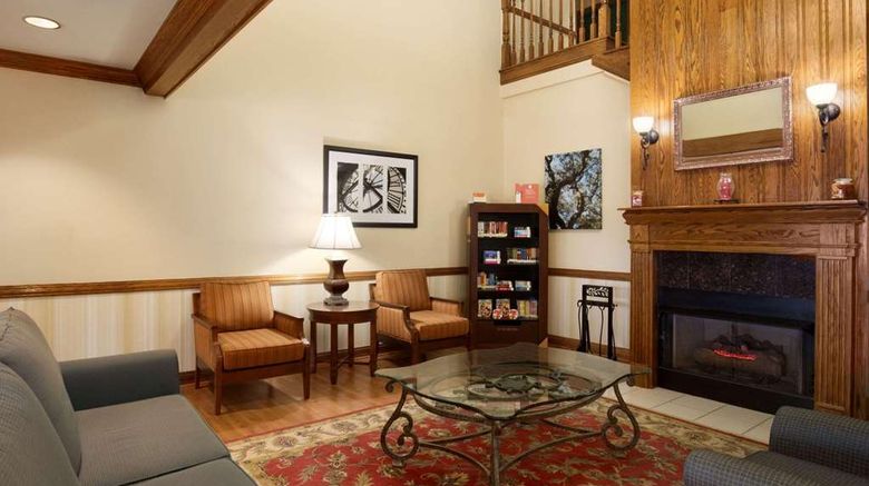 <b>Country Inn & Suites Columbus Lobby</b>. Images powered by <a href="https://iceportal.shijigroup.com/" title="IcePortal" target="_blank">IcePortal</a>.