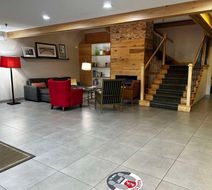 Country Inn & Suites Columbus Lobby
