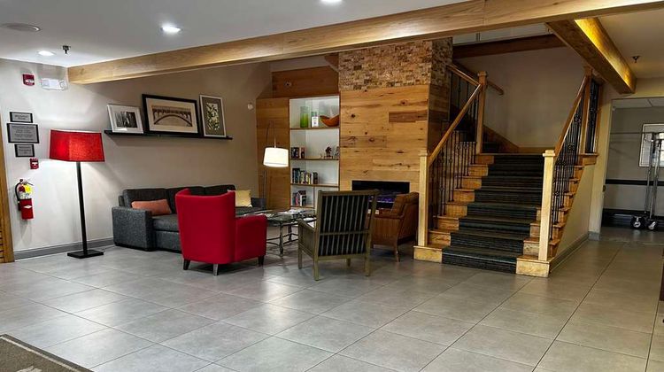 Country Inn & Suites Columbus Lobby