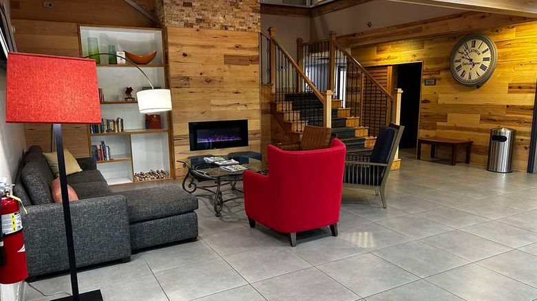 <b>Country Inn & Suites Columbus Lobby</b>. Images powered by <a href="https://iceportal.shijigroup.com/" title="IcePortal" target="_blank">IcePortal</a>.