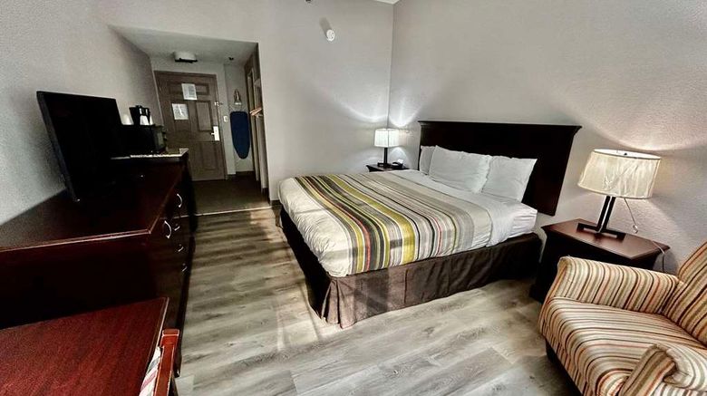 <b>Country Inn & Suites Columbus Room</b>. Images powered by <a href="https://iceportal.shijigroup.com/" title="IcePortal" target="_blank">IcePortal</a>.