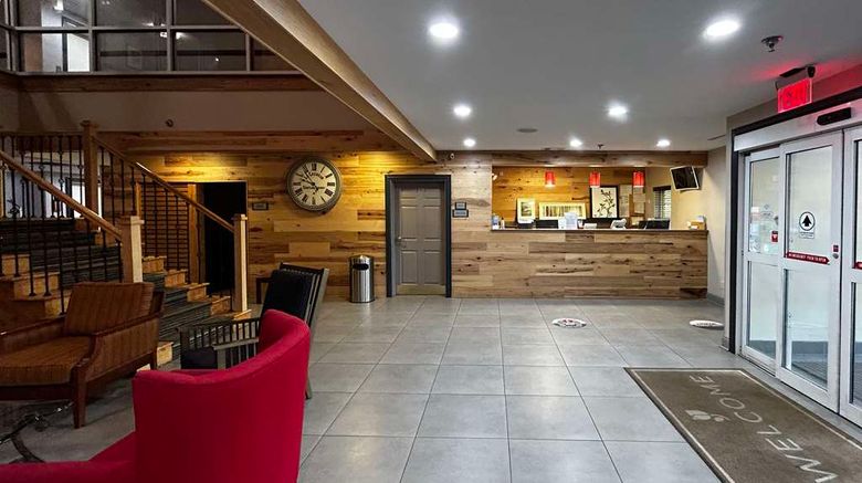 <b>Country Inn & Suites Columbus Lobby</b>. Images powered by <a href="https://iceportal.shijigroup.com/" title="IcePortal" target="_blank">IcePortal</a>.