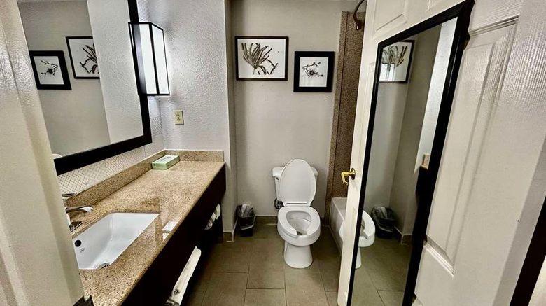 <b>Country Inn & Suites Columbus Room</b>. Images powered by <a href="https://iceportal.shijigroup.com/" title="IcePortal" target="_blank">IcePortal</a>.