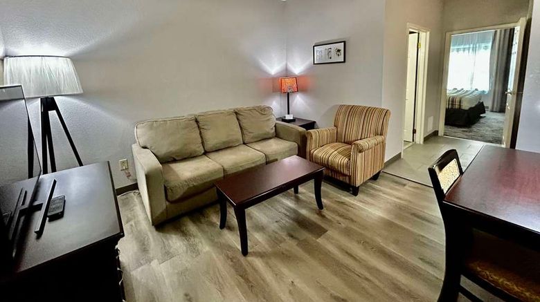 <b>Country Inn & Suites Columbus Suite</b>. Images powered by <a href="https://iceportal.shijigroup.com/" title="IcePortal" target="_blank">IcePortal</a>.