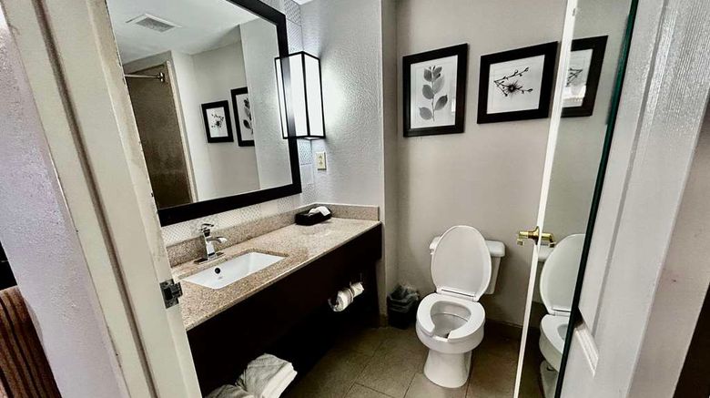 <b>Country Inn & Suites Columbus Suite</b>. Images powered by <a href="https://iceportal.shijigroup.com/" title="IcePortal" target="_blank">IcePortal</a>.