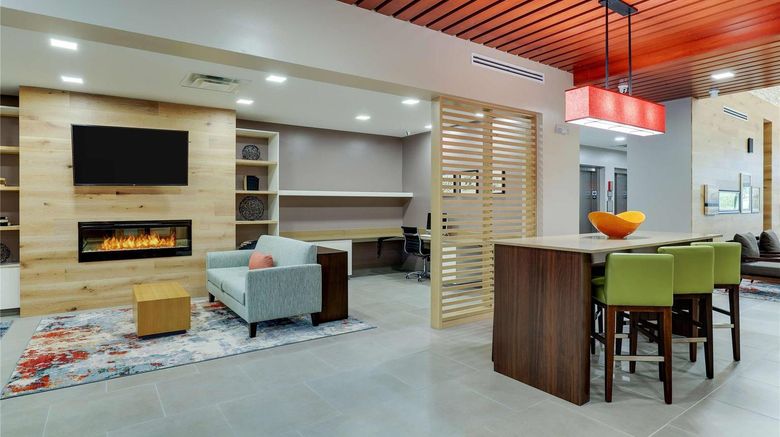 <b>Country Inn & Suites by Radisson Cumming Lobby</b>. Images powered by <a href="https://iceportal.shijigroup.com/" title="IcePortal" target="_blank">IcePortal</a>.