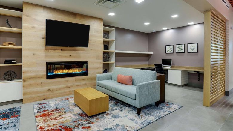 <b>Country Inn & Suites by Radisson Cumming Lobby</b>. Images powered by <a href="https://iceportal.shijigroup.com/" title="IcePortal" target="_blank">IcePortal</a>.