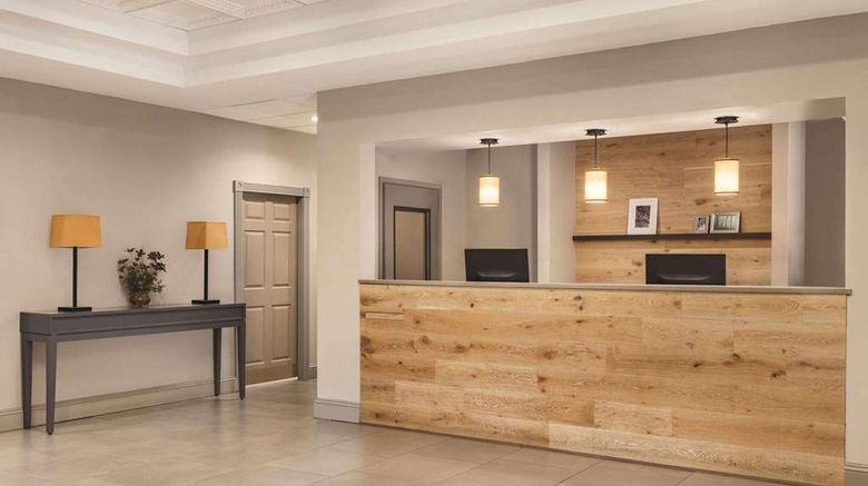 <b>Country Inn & Suites Conyers Lobby</b>. Images powered by <a href="https://iceportal.shijigroup.com/" title="IcePortal" target="_blank">IcePortal</a>.