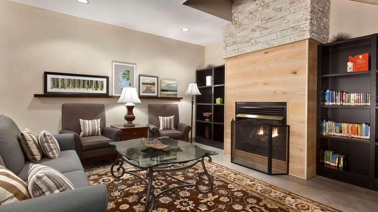 <b>Country Inn & Suites Dalton Lobby</b>. Images powered by <a href="https://iceportal.shijigroup.com/" title="IcePortal" target="_blank">IcePortal</a>.