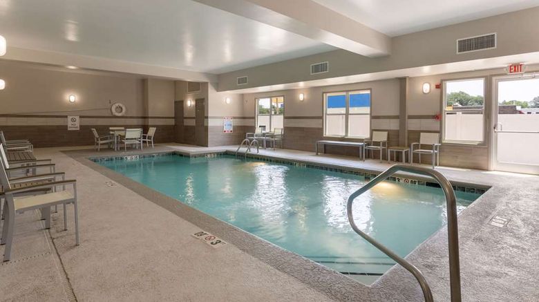 <b>Country Inn & Suites Valdosta Pool</b>. Images powered by <a href="https://iceportal.shijigroup.com/" title="IcePortal" target="_blank">IcePortal</a>.
