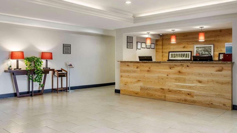 <b>Country Inn & Suites Atlanta Downtown Lobby</b>. Images powered by <a href="https://iceportal.shijigroup.com/" title="IcePortal" target="_blank">IcePortal</a>.