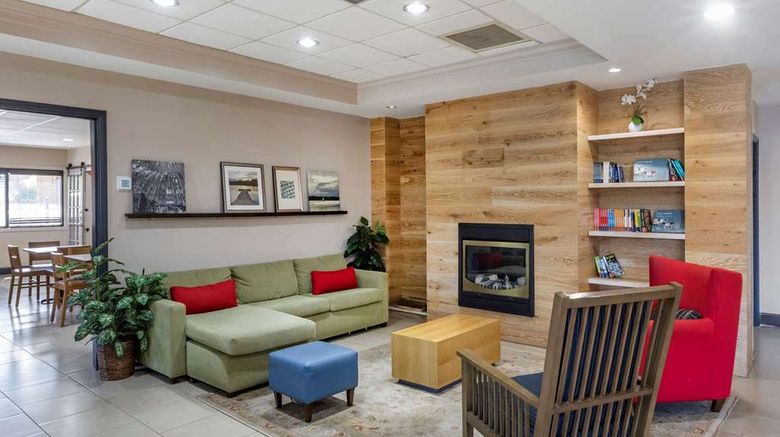 <b>Country Inn & Suites Atlanta Downtown Lobby</b>. Images powered by <a href="https://iceportal.shijigroup.com/" title="IcePortal" target="_blank">IcePortal</a>.
